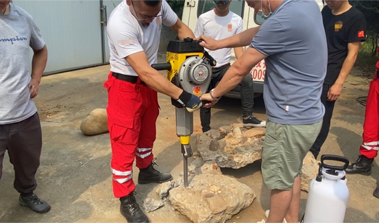 [多圖]衢州某救援隊(duì)交付現(xiàn)場竟遇到這種事(圖5)