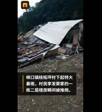 湖北村民50萬建的新房被洪水沖倒，一家人居無定所(圖2)