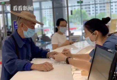 圖書館閉館日為84歲老農(nóng)一人開(kāi)放(圖3) 圖書館閉館日為84歲老農(nóng)一人開(kāi)放(圖3)