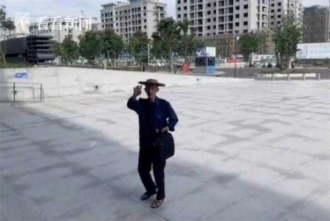 圖書館閉館日為84歲老農(nóng)一人開(kāi)放(圖5) 圖書館閉館日為84歲老農(nóng)一人開(kāi)放(圖5)