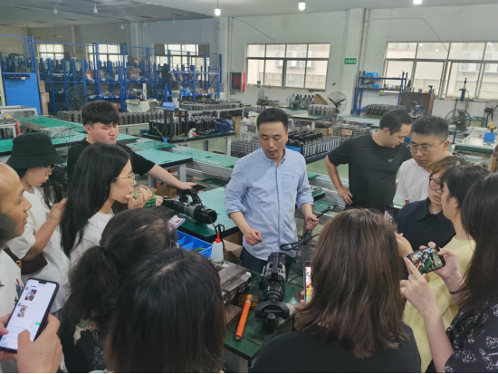 建機(jī)協(xié)會代表到浙考察合作工廠——?dú)W盾科技