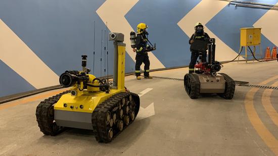 消防機器人、水下航行器…北京應急救援新添“機器戰(zhàn)警”(圖2)